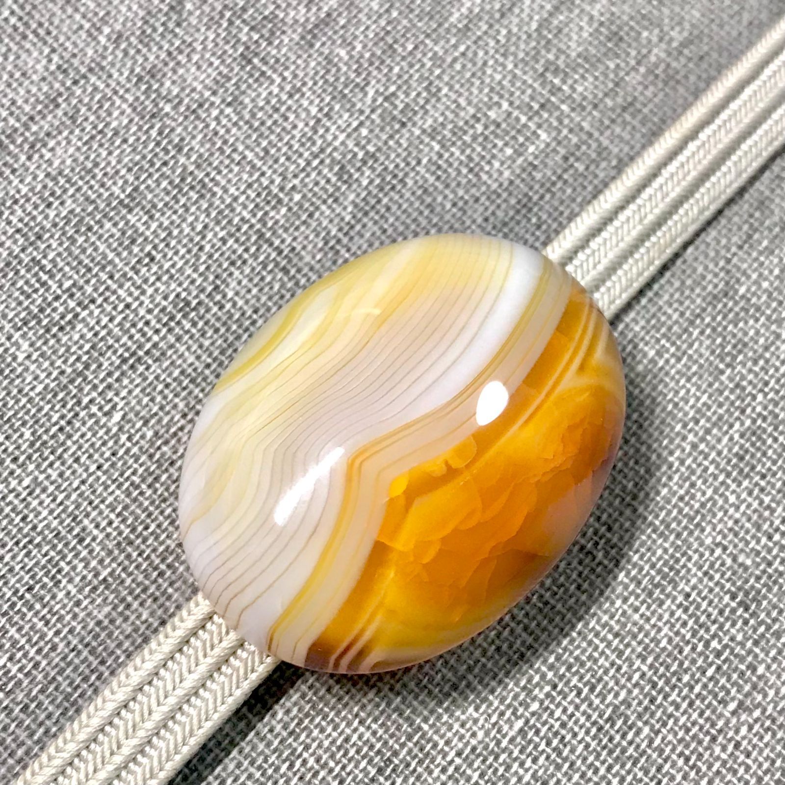 古代 和田玉(ホータン)細工彫り 龍首帯勾 根付 緒締玉 提げ物 装飾品