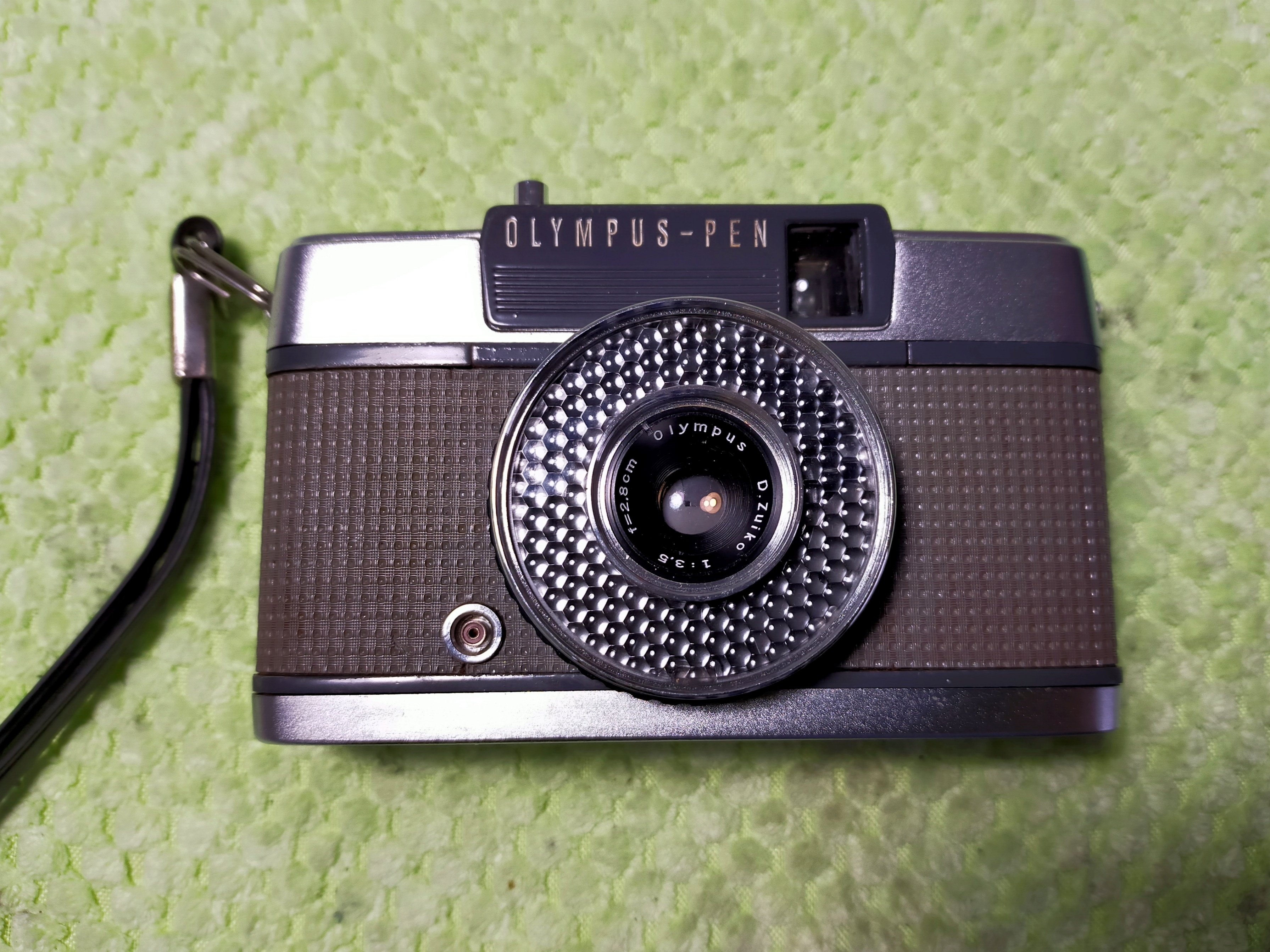 ⌘オーバーホール、完動品！ ハーフカメラ OLYMPUS PEN EE-3