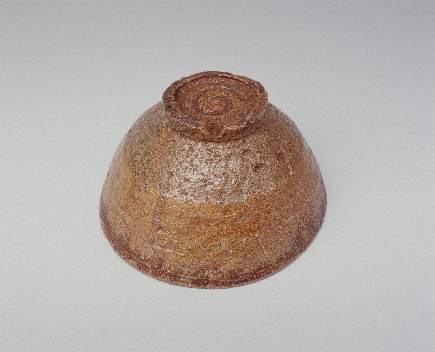 釘彫伊羅保茶碗 銘「花緑」 - 金沢ミュージアムプラス