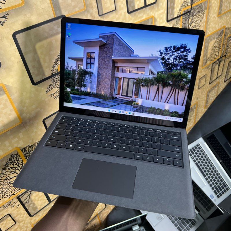 Surface Laptop 2 (i7/16GB) ブラック バッテリー良 Surface Laptop 2