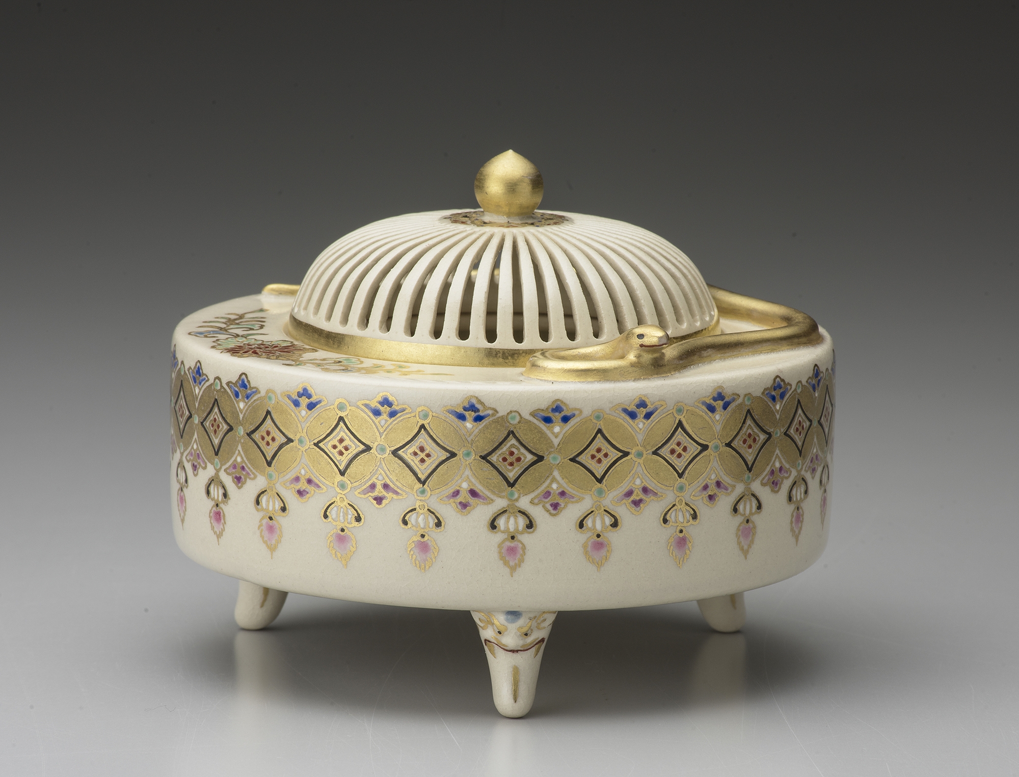 日経アート特別企画 十五代沈壽官 干支香炉シリーズ第五弾特集記事