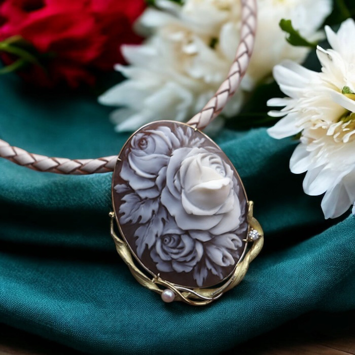 花のカメオブローチ＆ネックレス｜薔薇の立体シェルカメオ 18金