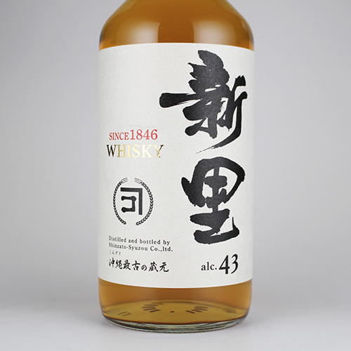 新里 WHISKY 43度,700ml 樫樽貯蔵泡盛13年古酒使用 / 新里酒造 / 泡盛
