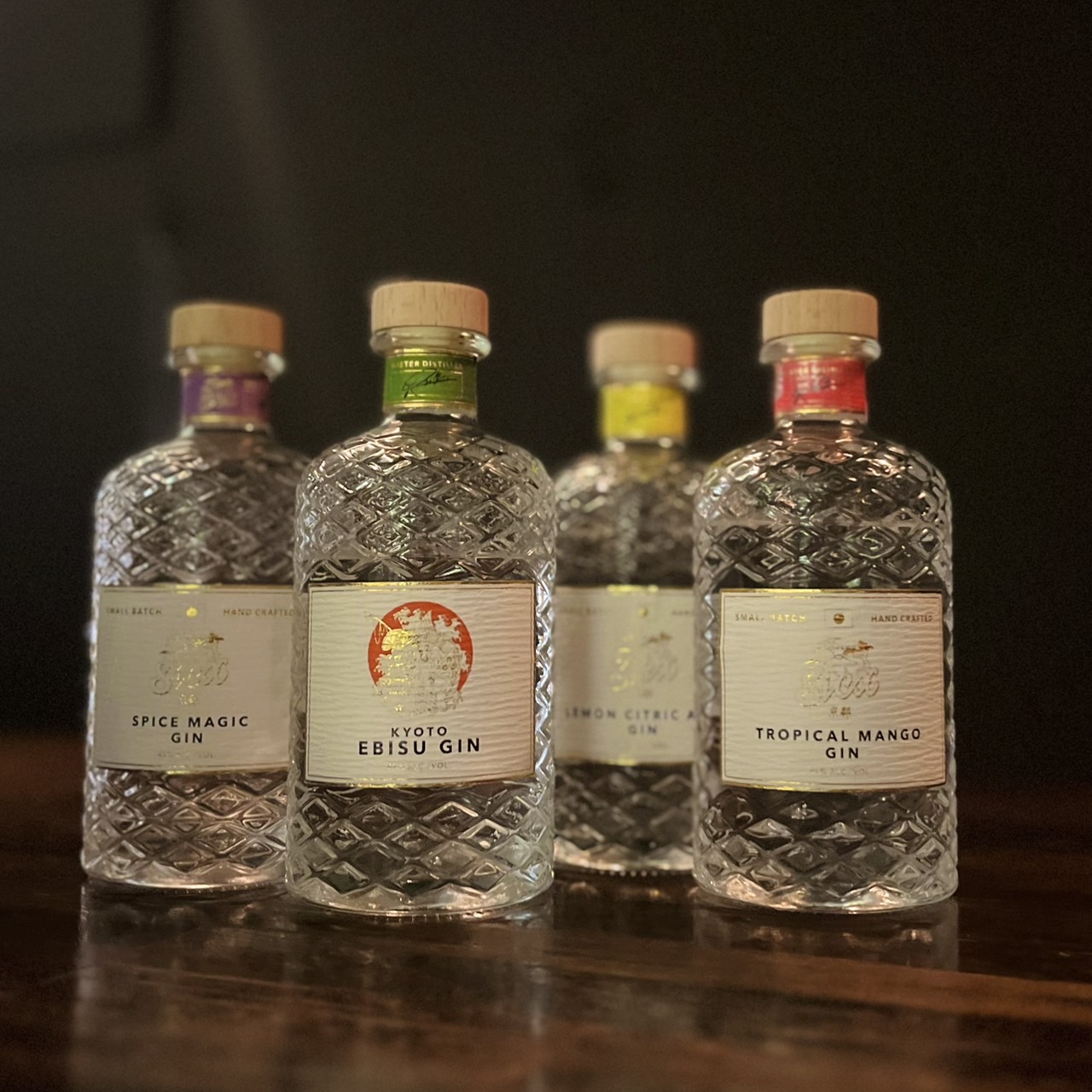 デンマークのジン ミッケラー ボタニカル＆ネイビー / 中野 Navel