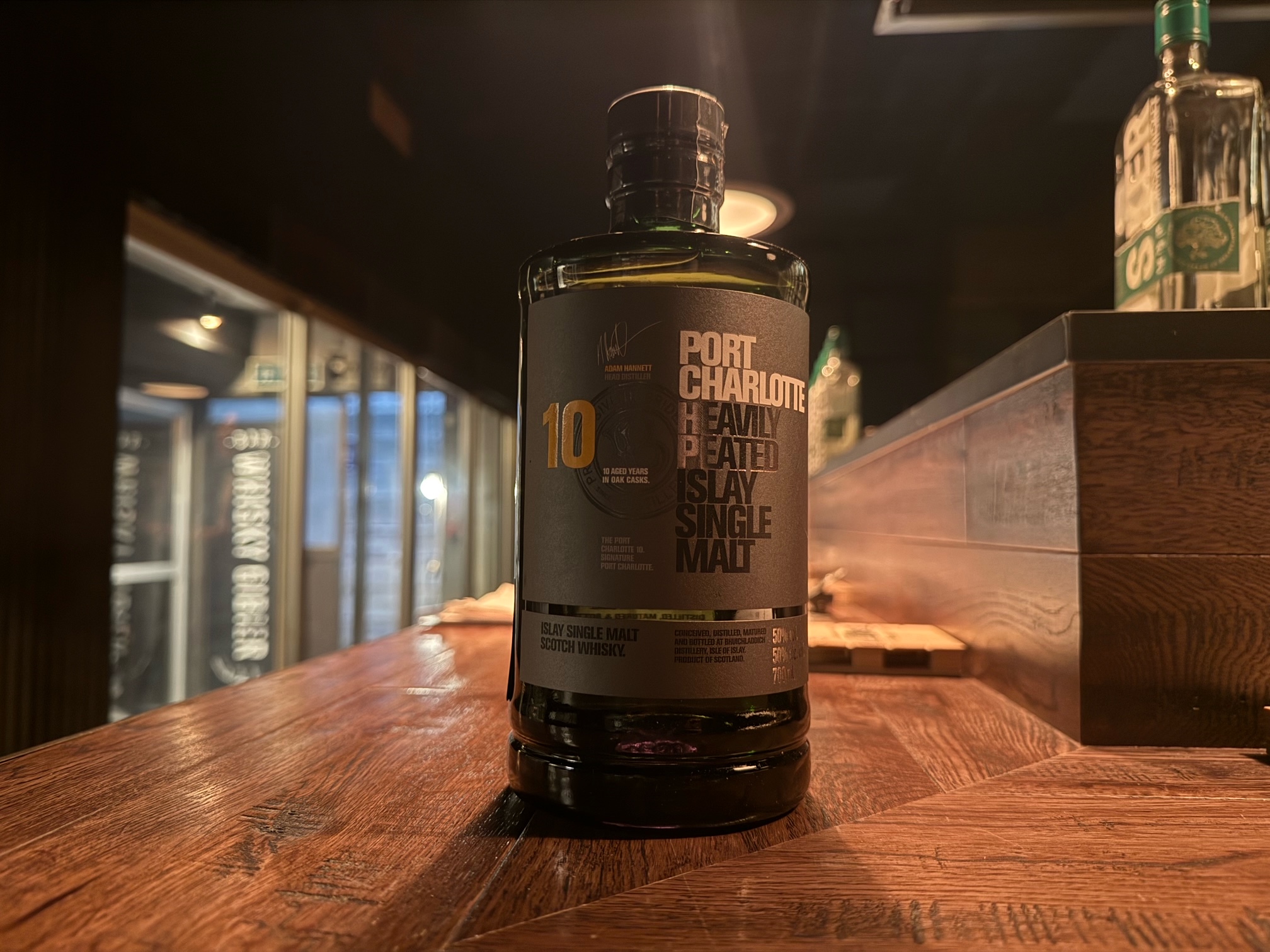 ポートシャーロット 10年 ブルックラディ蒸留所の定番ヘビリーピー
