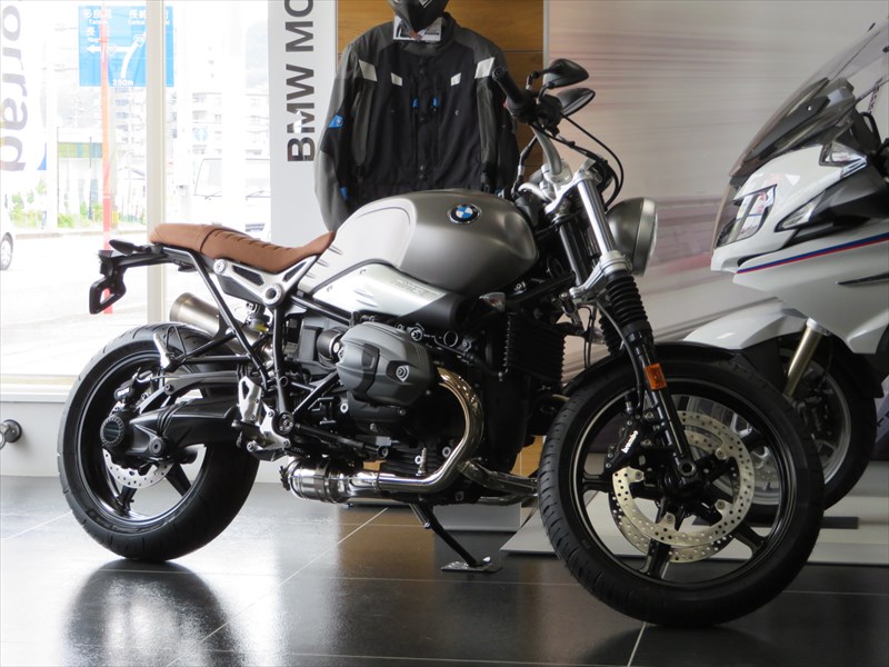 R nine T スクランブラー Option719 白/黒タンク R nine T スクラン