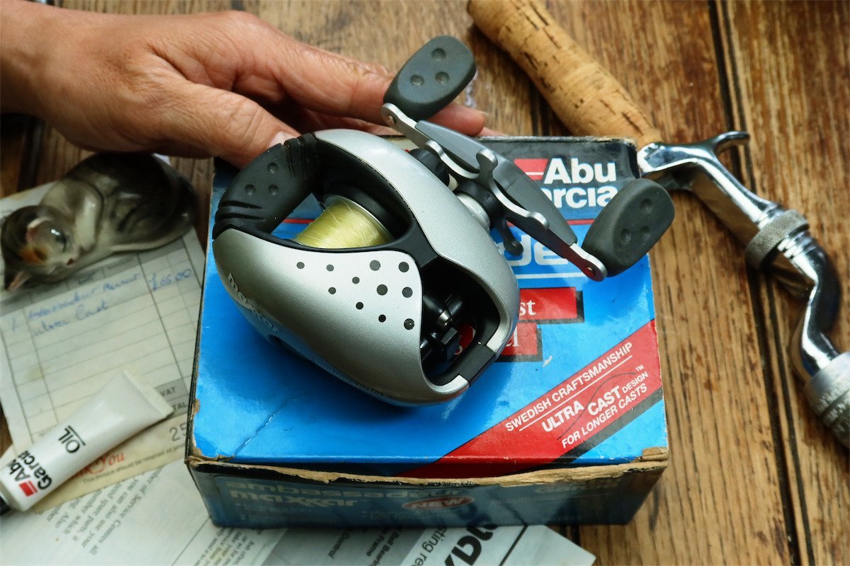 シルクワーム 蚕 ご飯 粉末タイプ1000g （蚕の餌） シルクメイト 500g