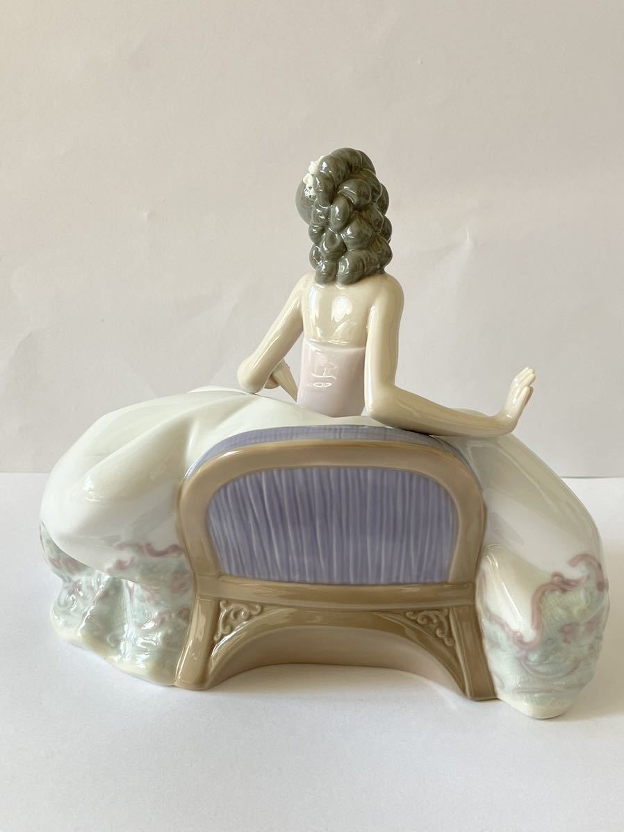 リヤドロ お祭り ひと休み 舞踏会の女性 5859 LLADRO