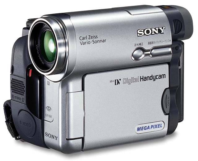 ソニー、2メガピクセルCCD搭載のDVカメラ「DCR-TRV70K」