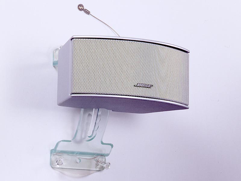 ボーズ、ピンで留める小型スピーカー向け壁掛けブラケット