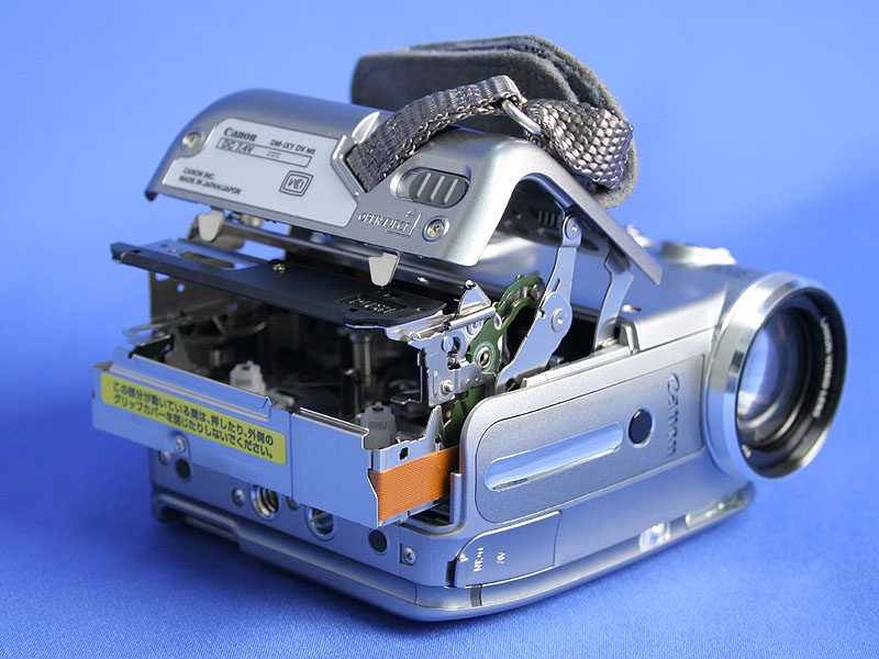 キヤノン、430万画素原色CCD搭載の「IXY DV M5」