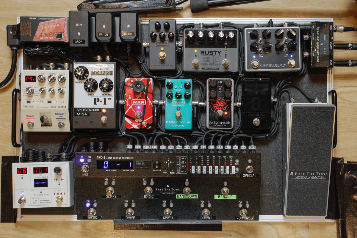 MISA（BAND-MAID）の最新ツアーを支えるエフェクター・ボードと