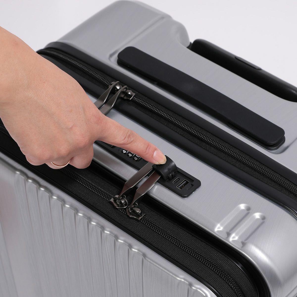 No.60562：フロントオープン 57L 56cm | BERMAS OFFICIAL WEB SHOP