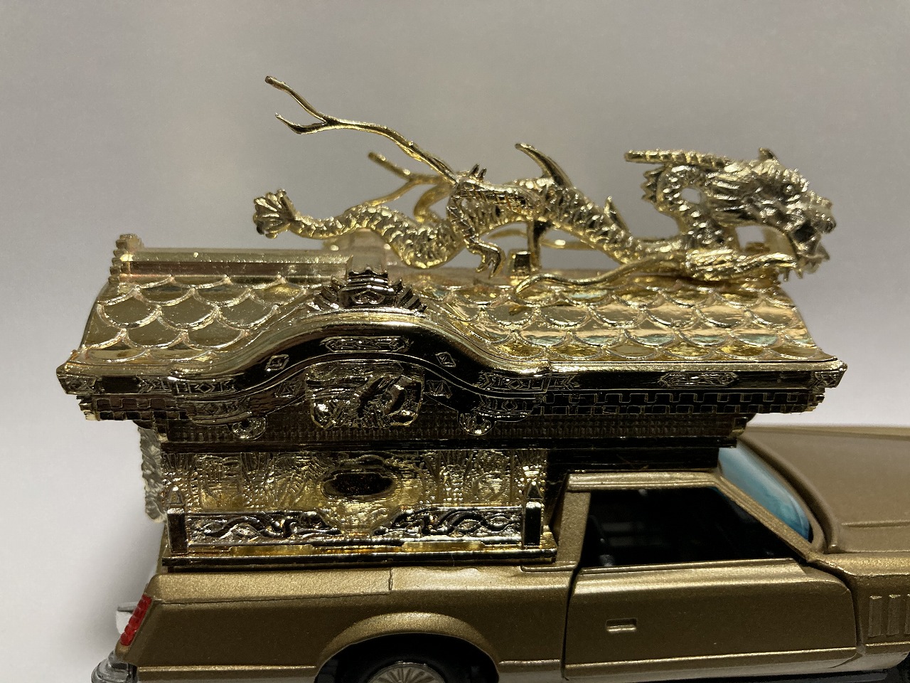 ダイヤペット ミニカー 霊柩車 神宮寺宮型四方破風大龍造り リンカーン