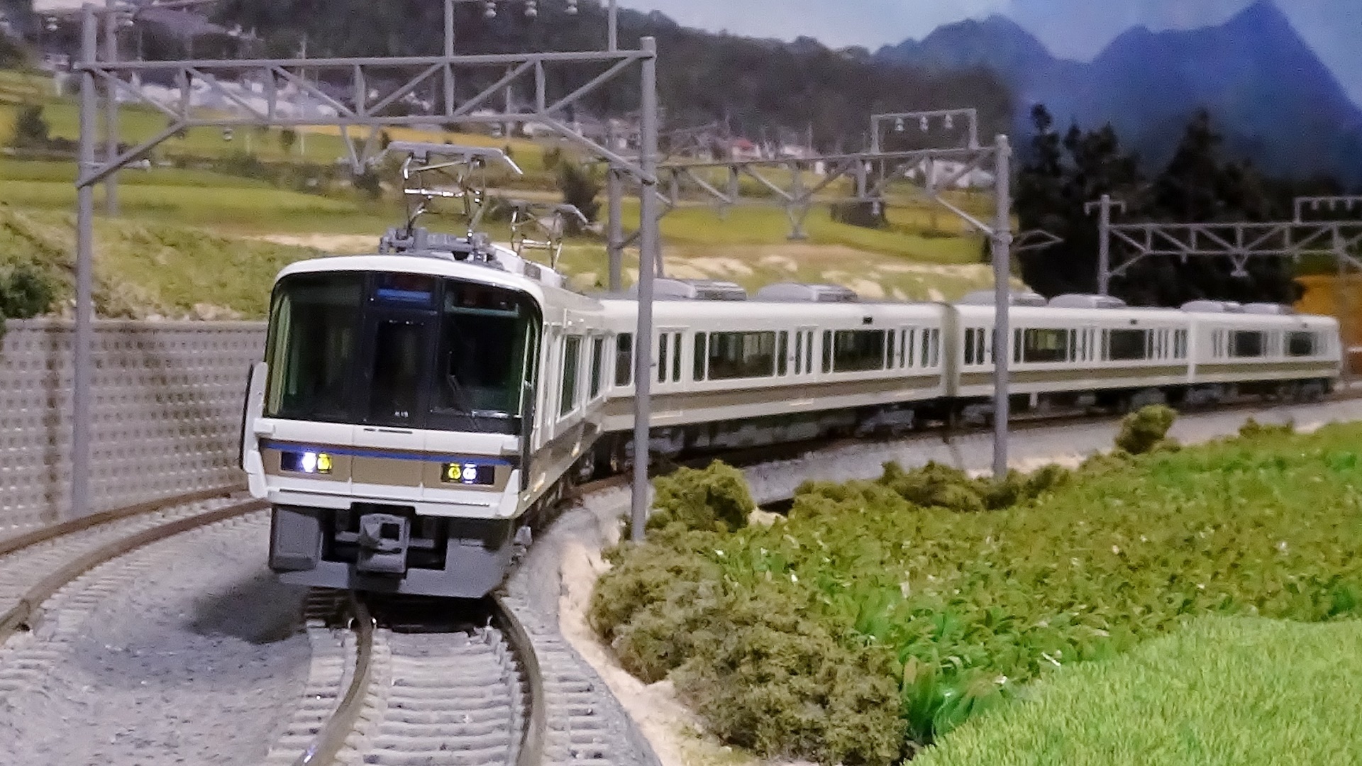 TOMIX 221系12両(4+8)セット(一部室内灯入り) TOMIX 221系12両(4+8