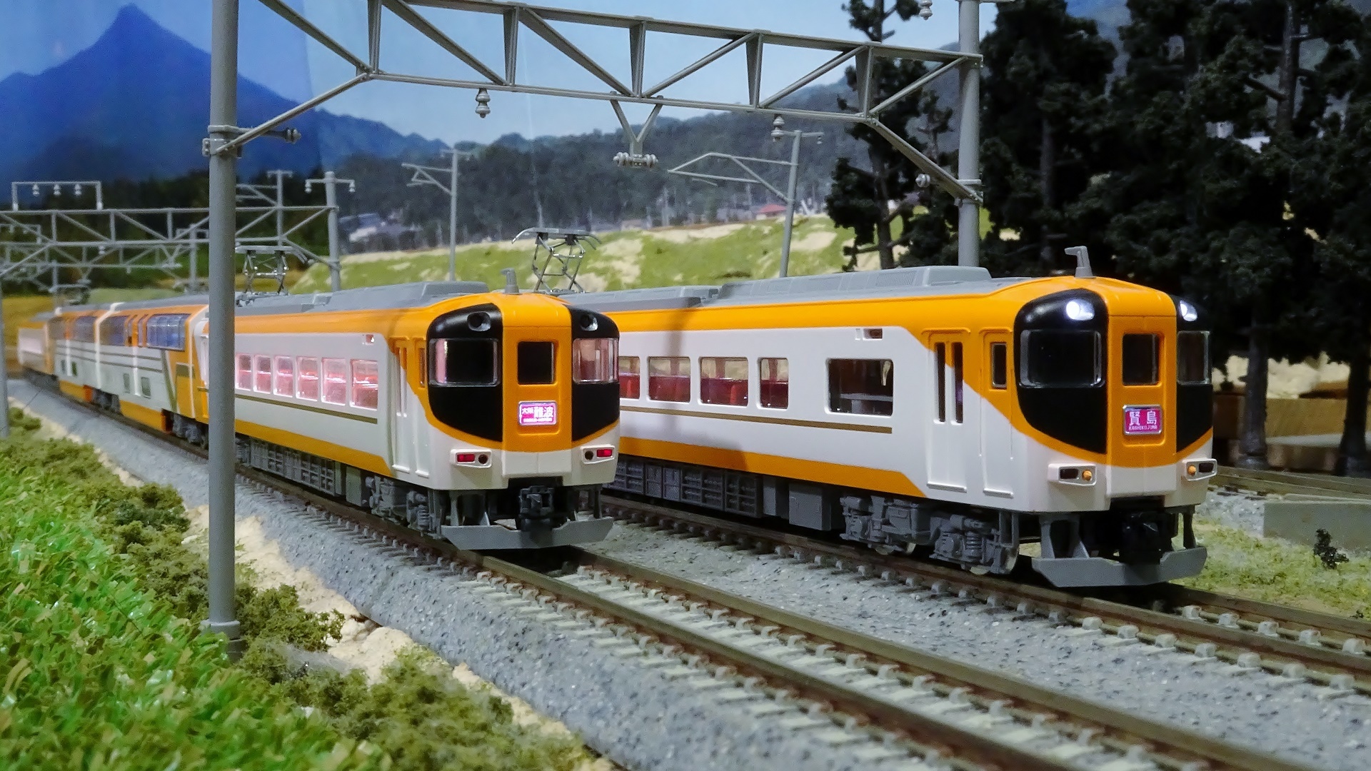 新車入線】近鉄30000系ビスタEX 新塗装・喫煙室付 ー喫煙室なしと並べ