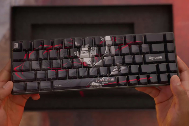 HIGROUND、リヴァイと超大型巨人の2モデルある”進撃の巨人”コラボの