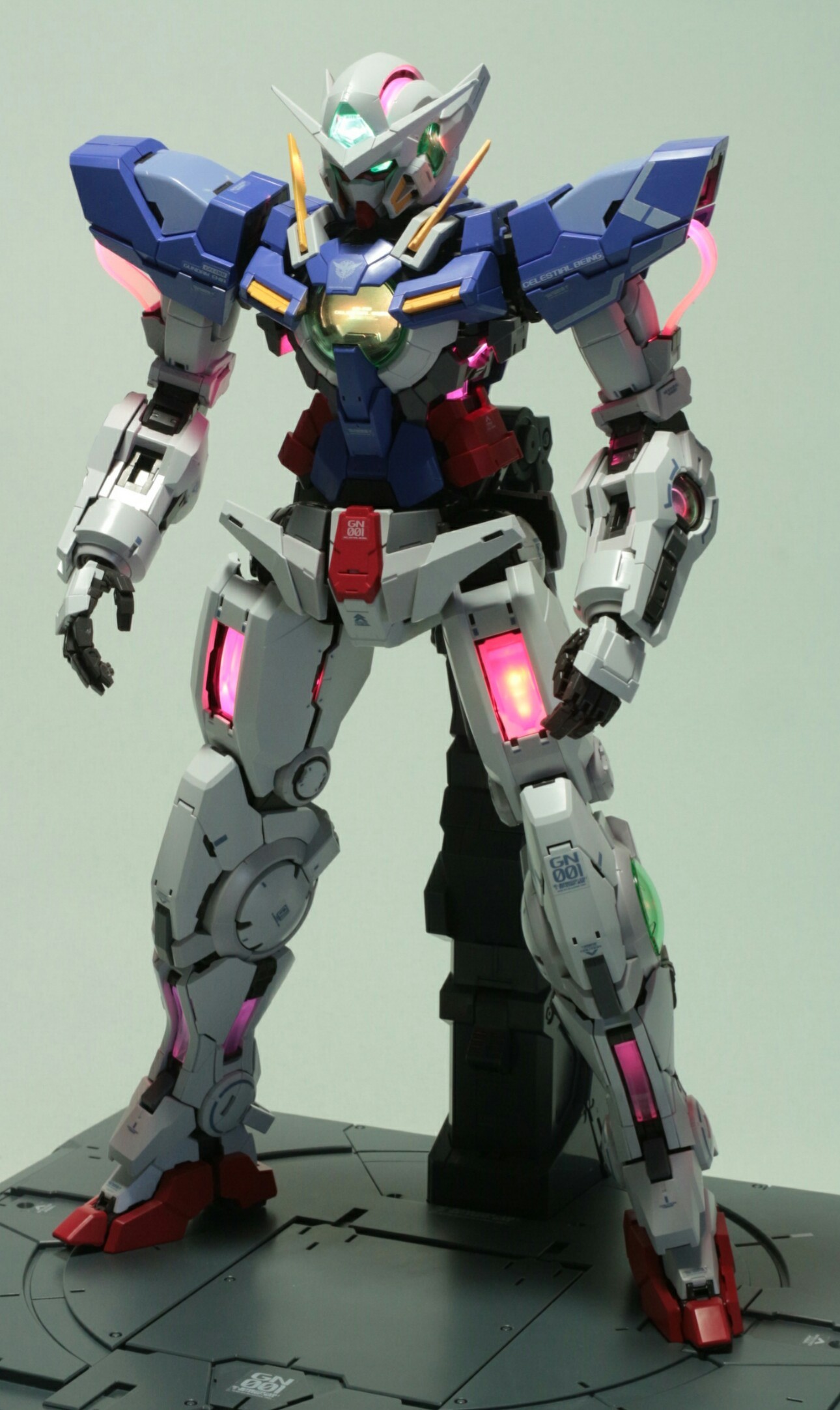 PG 1/60 ガンダムエクシア (LIGHTING MODEL)のご紹介！[完成編2] - 先