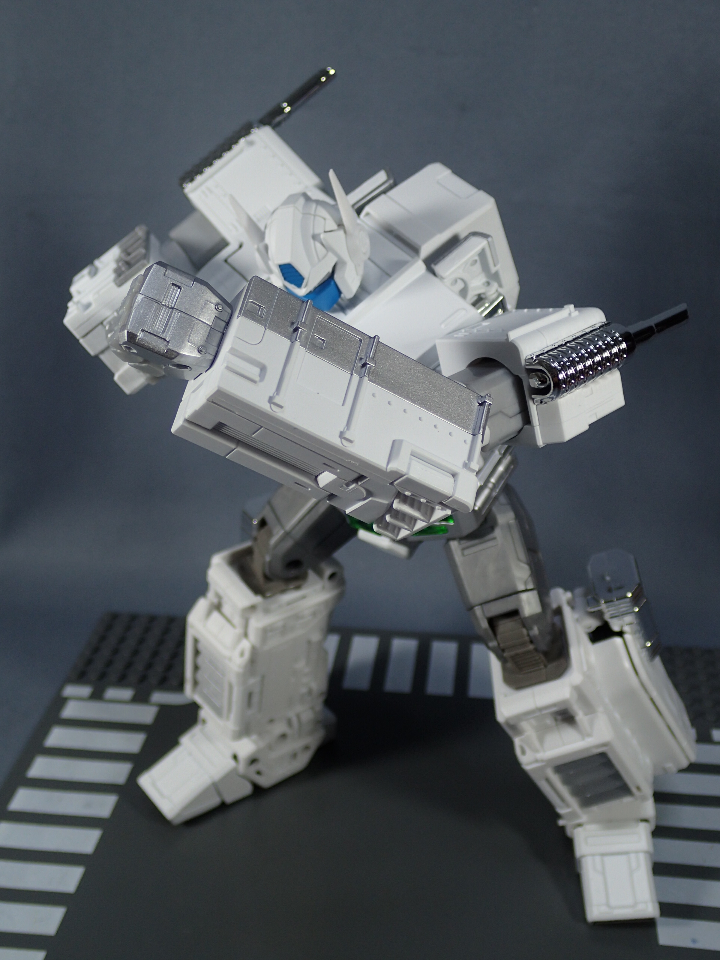 トランスフォーマーマスターピース MP-711 コンボイ 【公式通販】