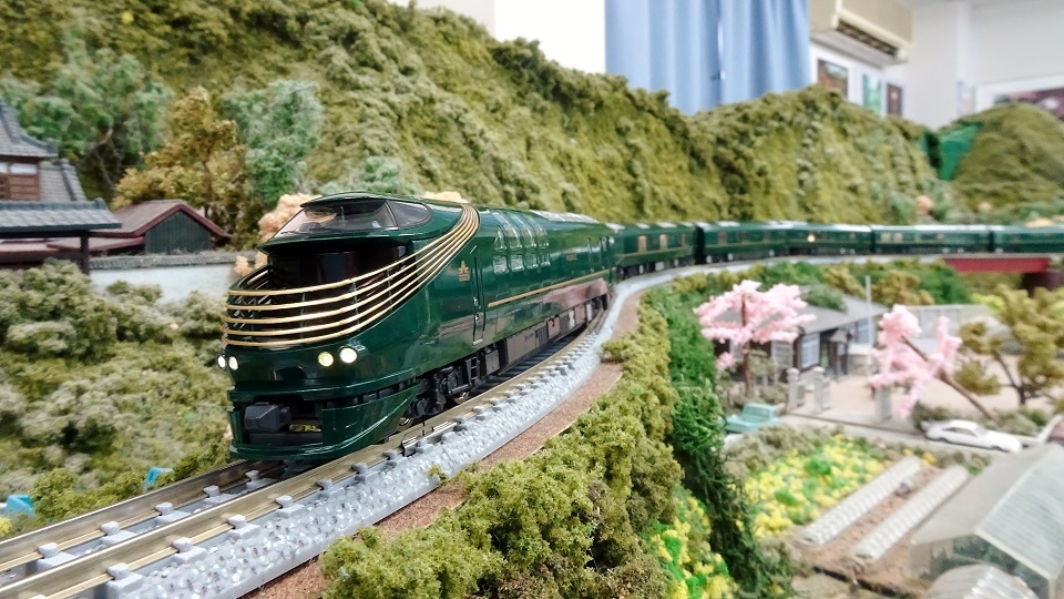 JR 87系「TWILIGHT EXPRESS 瑞風」ー所沢市電気鉄道を走るー - ビスタ