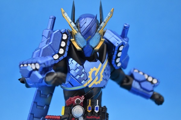 S.H.Figuarts 仮面ライダービルド タンクタンクフォーム | 魂の玩具箱