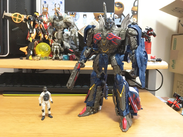 悪に染まったオプティマス『ダークオプティマスプライム（セブンネット