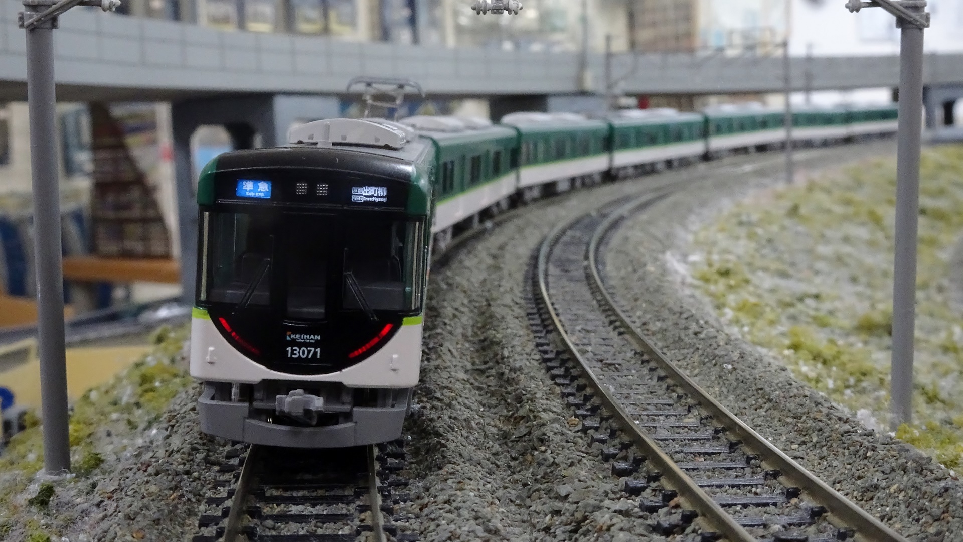 京阪13000系20番台 ― 車載カメラによる並走シーンあります♪ - ビスタ
