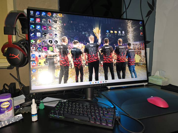 DELL、4K/180HzとFHD/360Hzで切り替えできる27インチ IPSパネルの