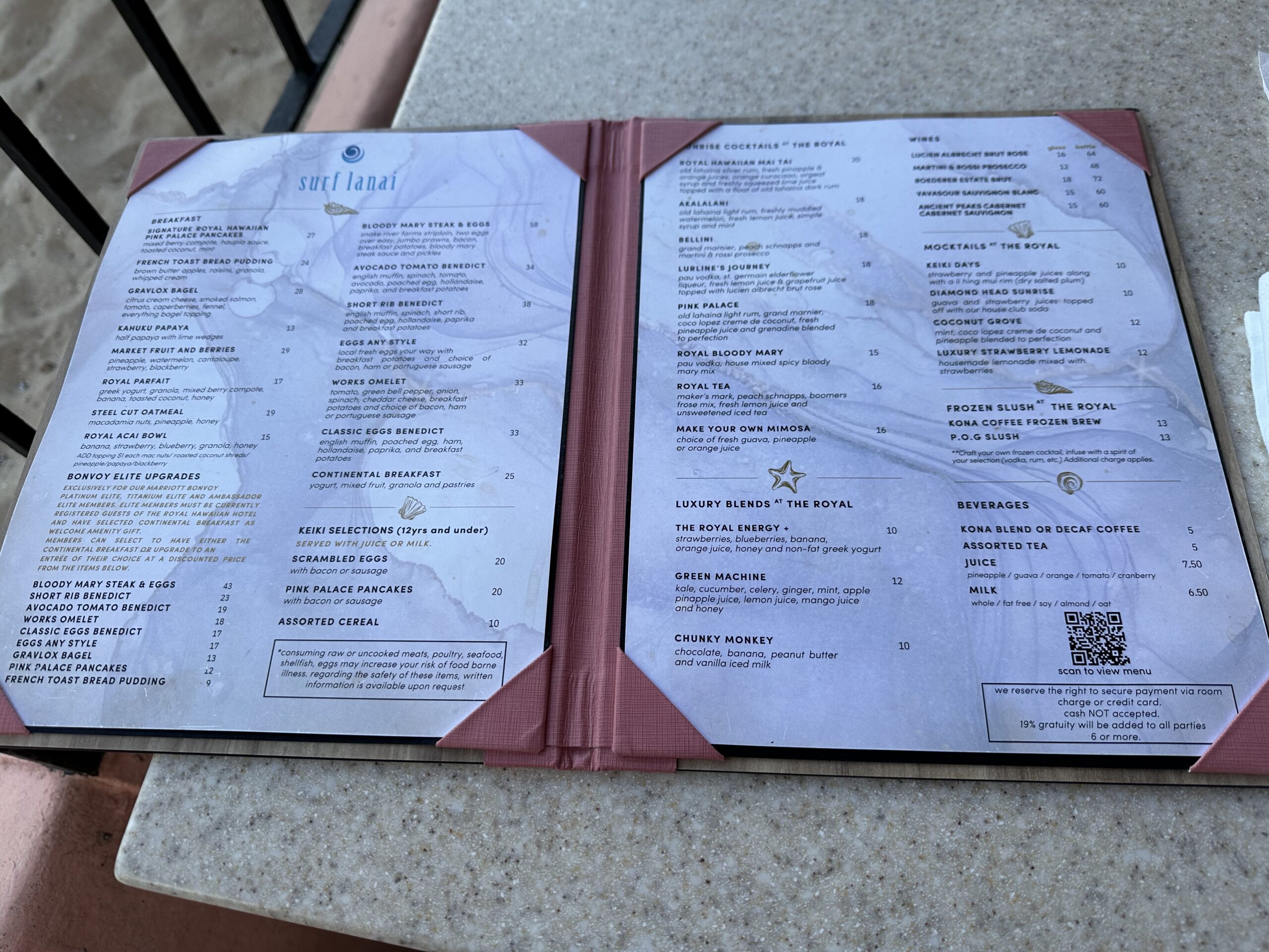 サーフ・ラナイに朝食ミールクーポンを使って行ってきました