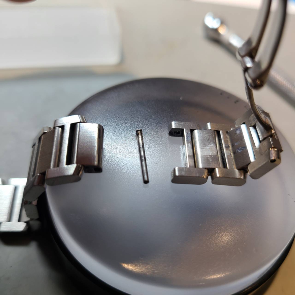 カルティエ（Cartier）タンクの腕時計のコマ調整 | BROOCHブローチ時計