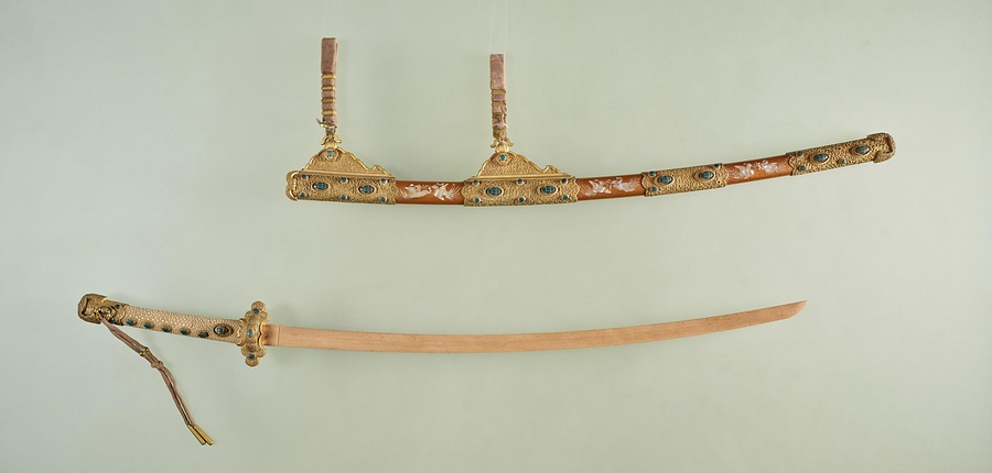 刀 無銘 藤島 附 梨地鳳凰螺鈿金装飾剣 文化遺産オンライン