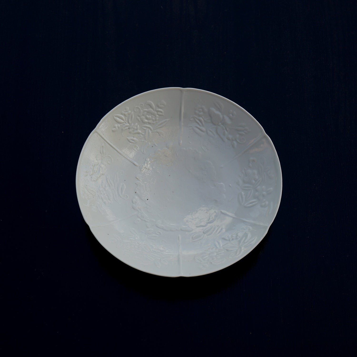 送料無料 作家物 時代物 白磁菊花皿 在銘 額装 送料無料 作家物 時代物