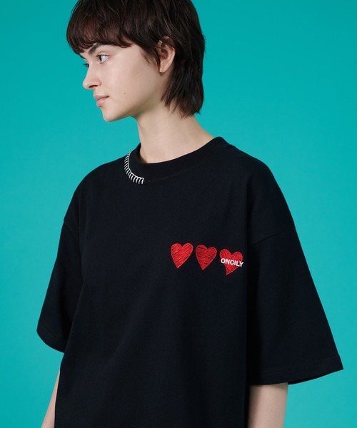 ONCILY（オンシェリー）の「HEART LOGO STITCH T-SHIRT / ハートロゴ