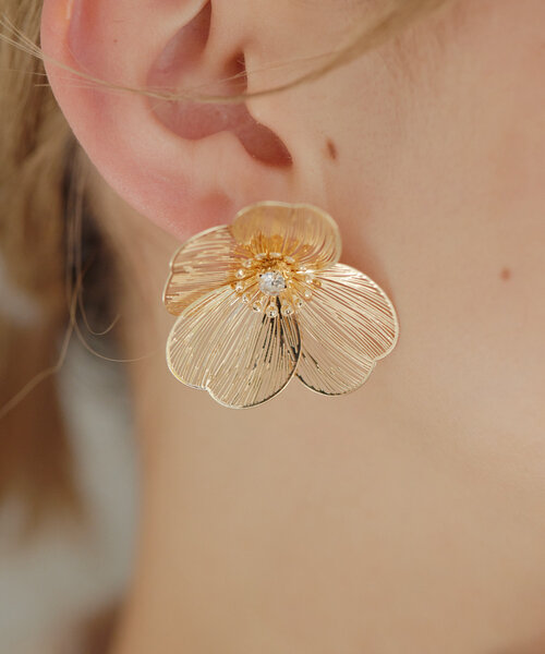 チタンポスト/日本製》お花/すかしフラワーピアス（ピアス（両耳用