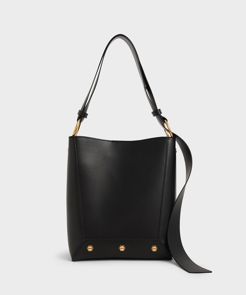 CHARLES & KEITH（チャールズ & キース）の「スタッズ トートバック