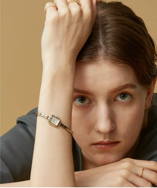 アガット スクエアフェイスジュエリーウォッチ