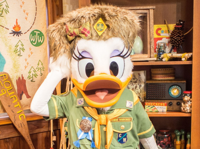 2026】ディズニーで買えるデイジーグッズ34選！ぬいぐるみやキー