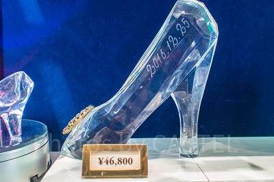 シンデレラのガラスの靴はなぜ消えない？原作との違いや靴の謎を徹底解明！