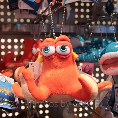 ハンクのぬいぐるみバッジ| キャステル | CASTEL ディズニー情報