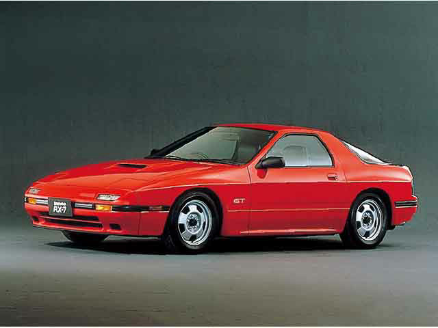 RX-8とサバンナRX-7の比較 | 中古車なら【カーセンサーnet】