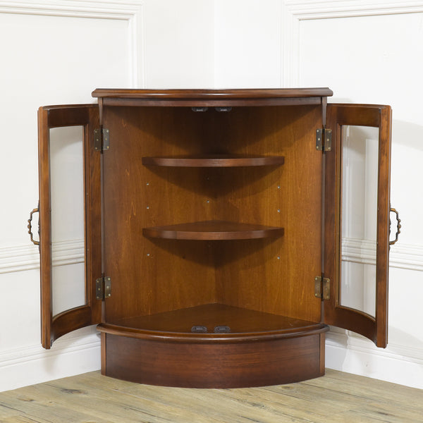 カリモク karimoku / Japan カリモク コロニアル ガラスコーナー