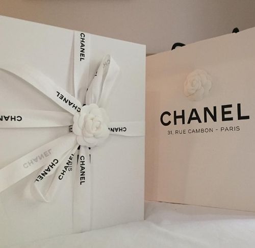 世界で唯一】シャネルのパリ本店はホワイトのお箱とショッパー｜Ethan