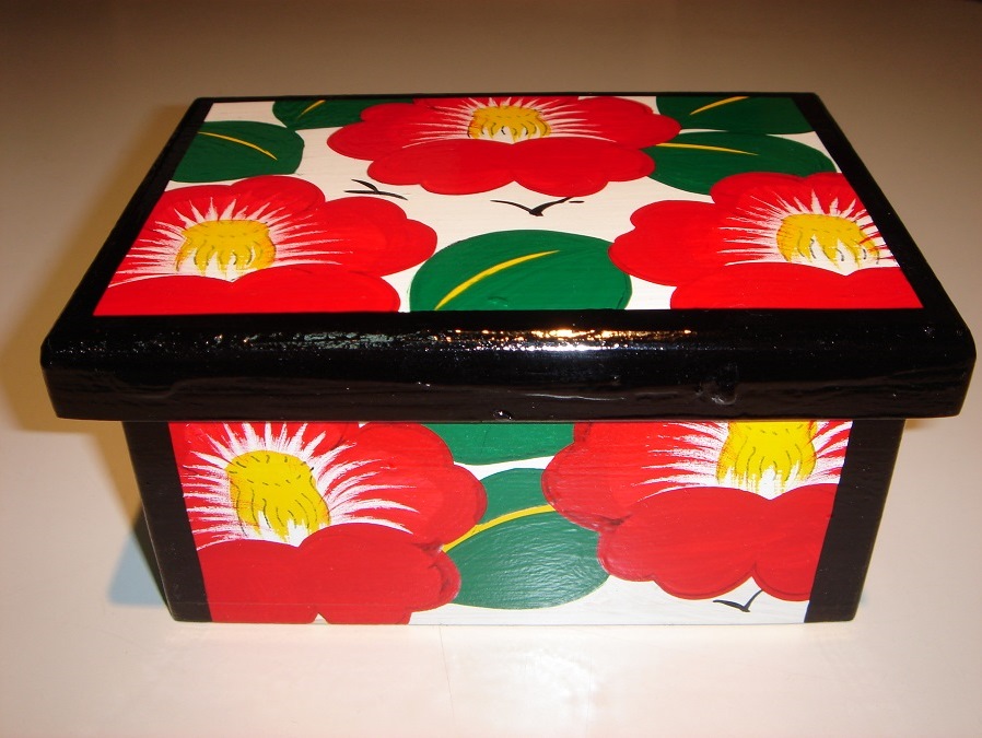 伝統工芸 花手箱の絵付け 「くまモン」とコラボ花手箱体験可能/人吉