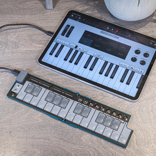 nanoKEY Fold - FOLDABLE MIDI KEYBOARD | KORG (Japan)