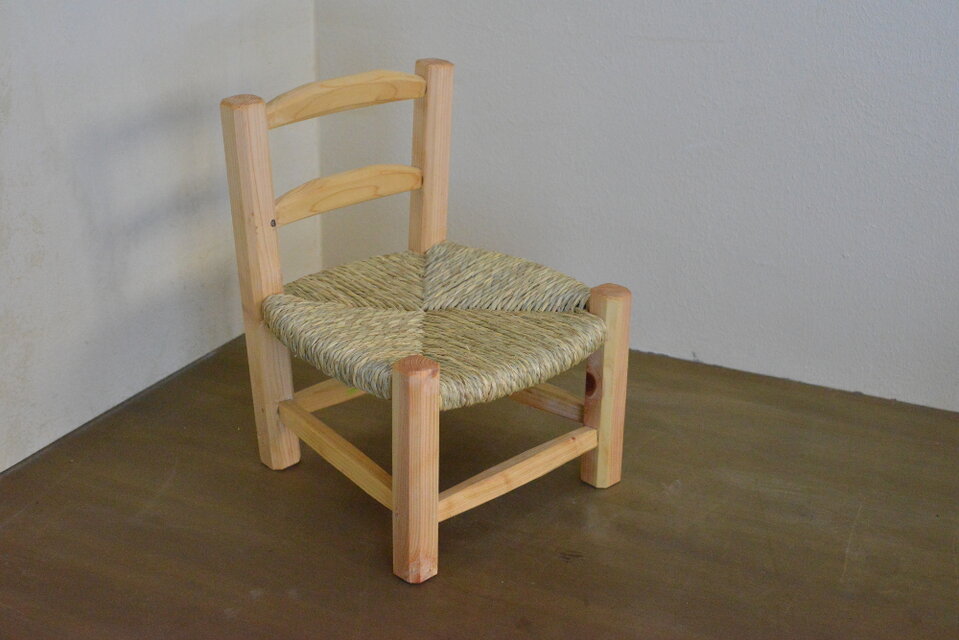 手彫り◇斎藤望の小さな木の椅子