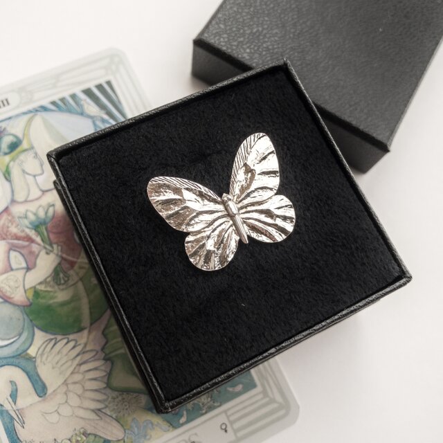 no.70004 蝶のシルバーピンブローチ | iichi 日々の暮らしを心地よく