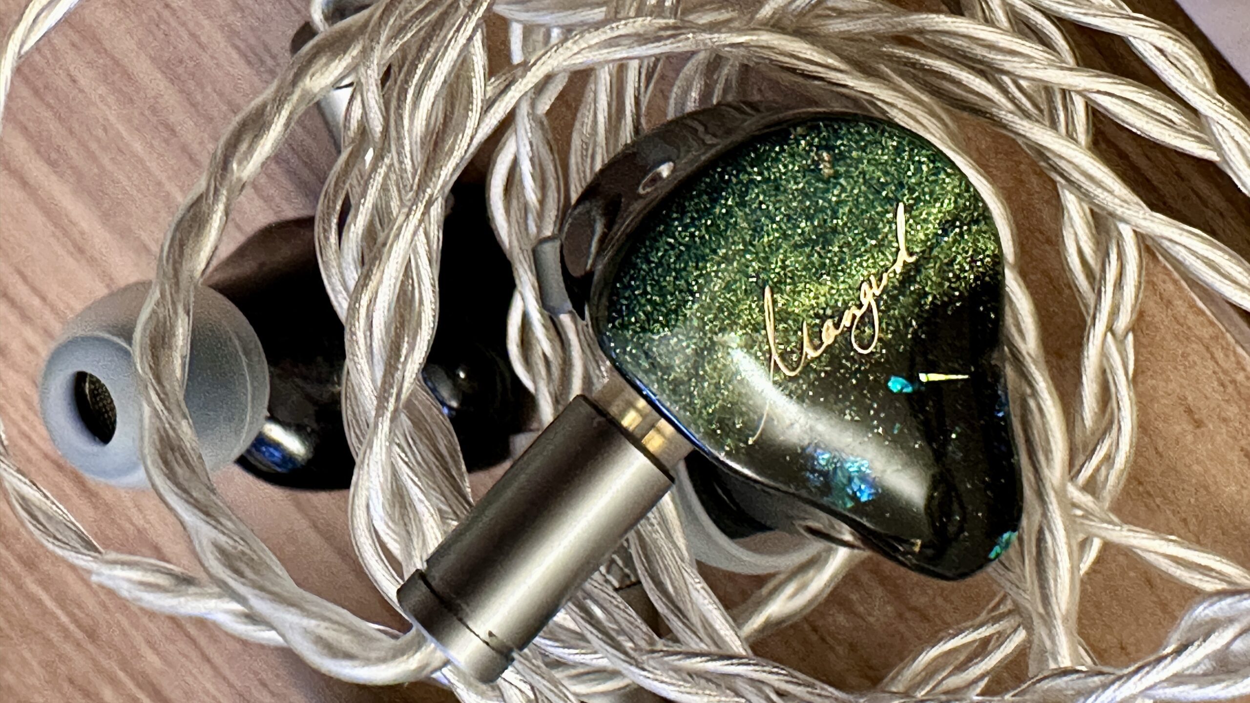 Mangird Xenns Top Review - Beauty of Emerald over 9 drivers..