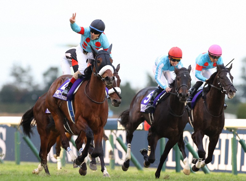 アーモンドアイがジャパンカップ優勝 コントレイル、デアリングタクト