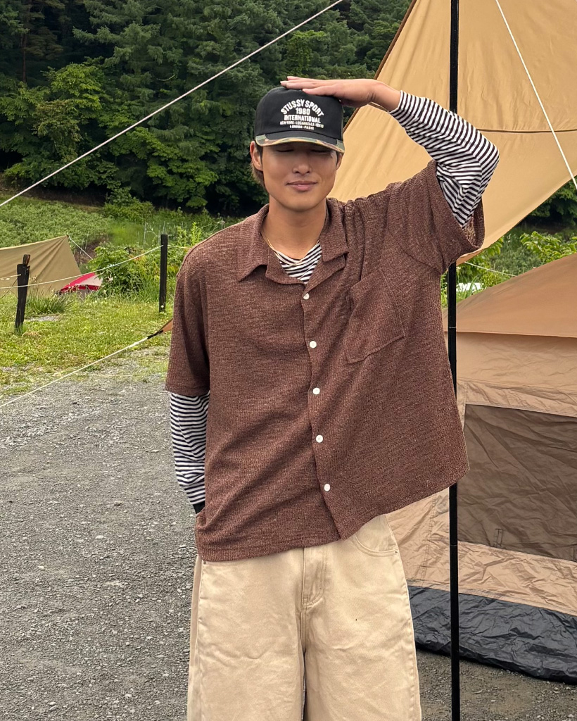 ユニセックス）オーバーフィットボーダーロングスリーブTシャツ