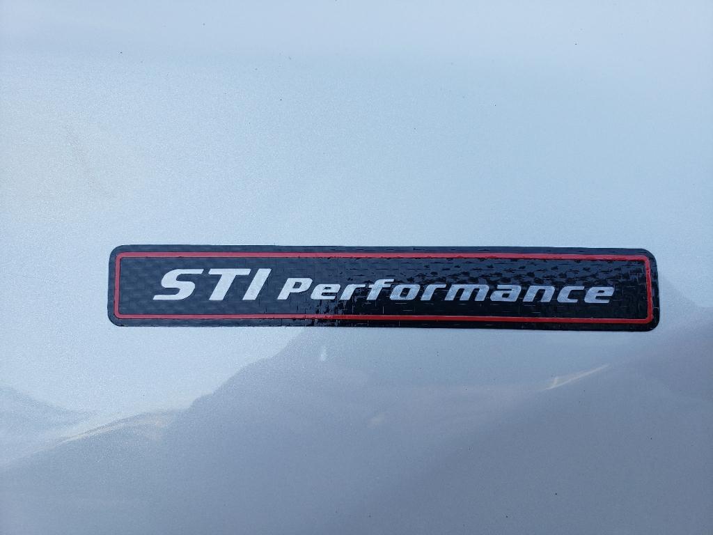 STI Performance パフォーマンス オーナメント エンブレム ステッカー